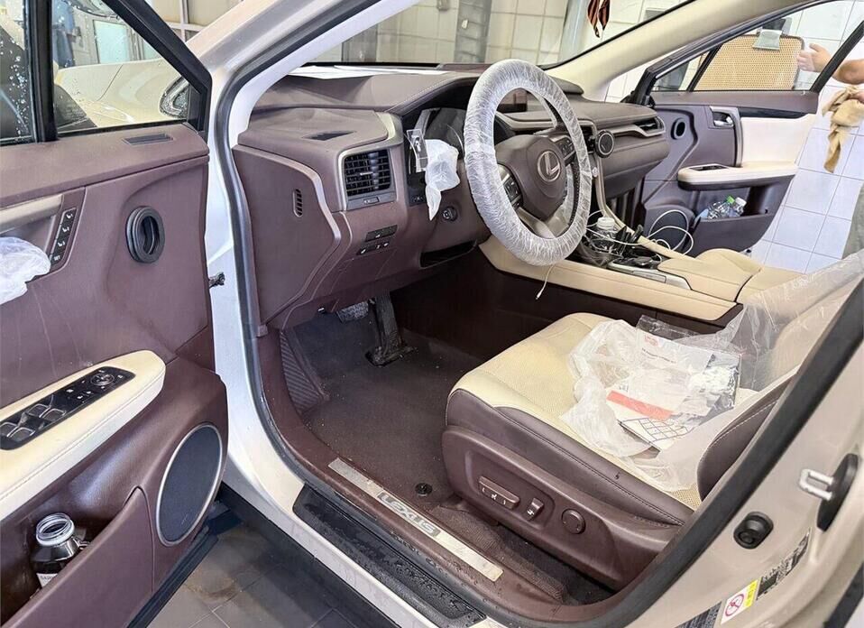 Lexus RX, IV 300 2.0 AT (238 л.с.) 4WD