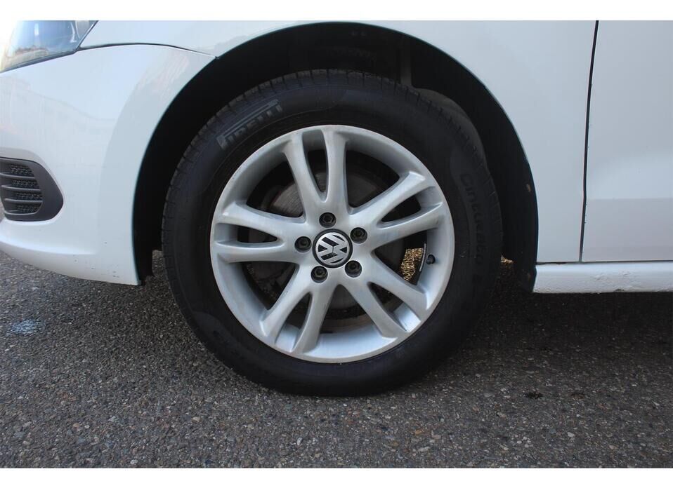 Volkswagen Polo 1.6 AT (105 л.с.)
