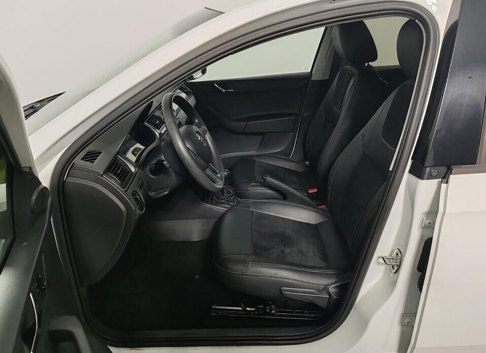 Skoda Rapid, I 1.6 MT (105 л.с.)