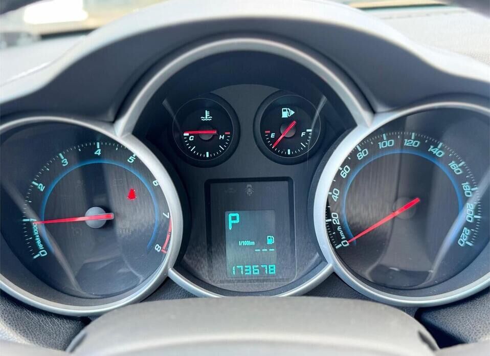 Chevrolet Cruze 1.6 AT (109 л.с.)