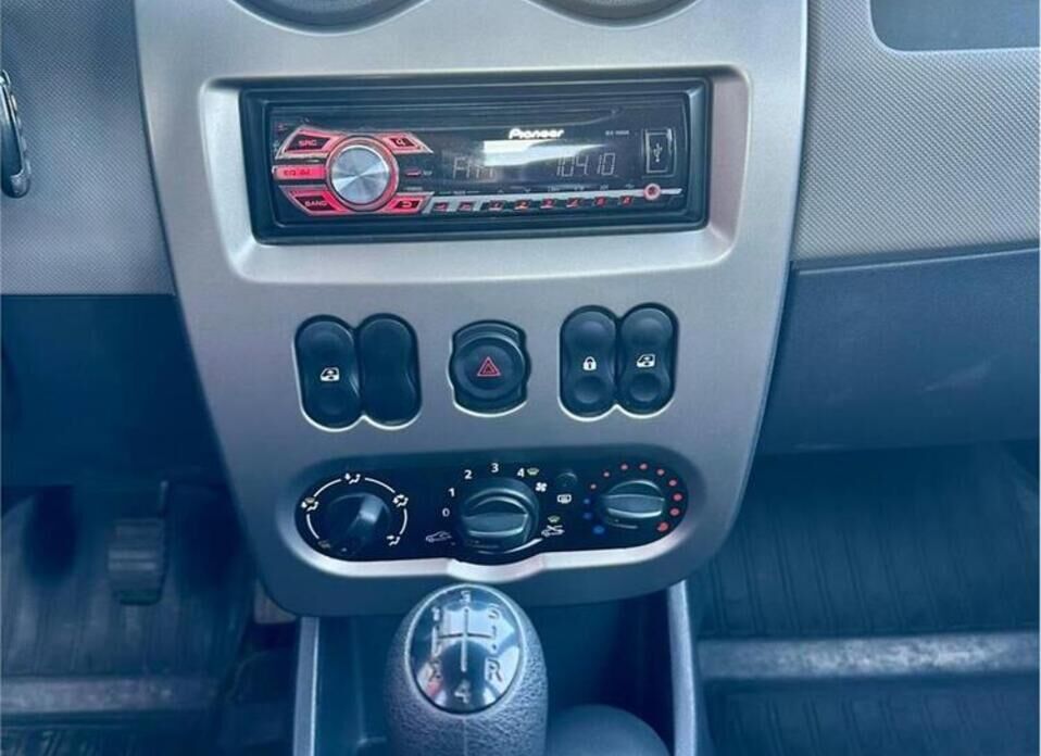 Renault Sandero 1.6 MT (84 л.с.)