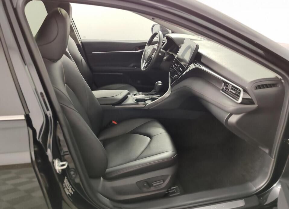Toyota Camry 2.5 AT (209 л.с.)