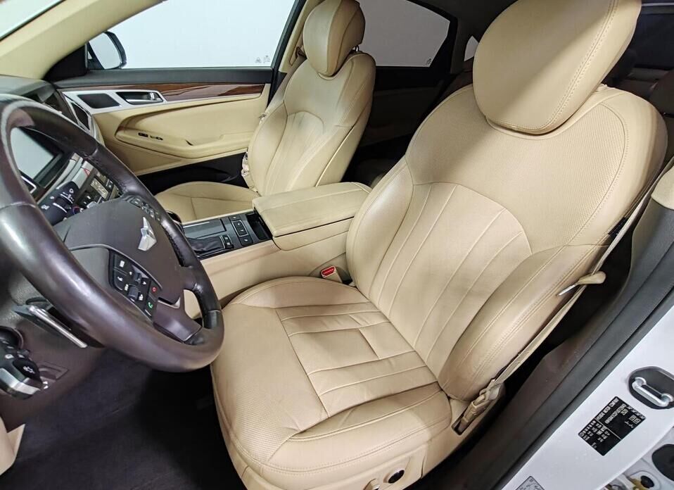 Hyundai Genesis, II 3.0 AT (249 л.с.) 4WD