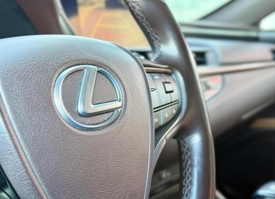 Lexus ES, VII 250 2.5 AT (200 л.с.)