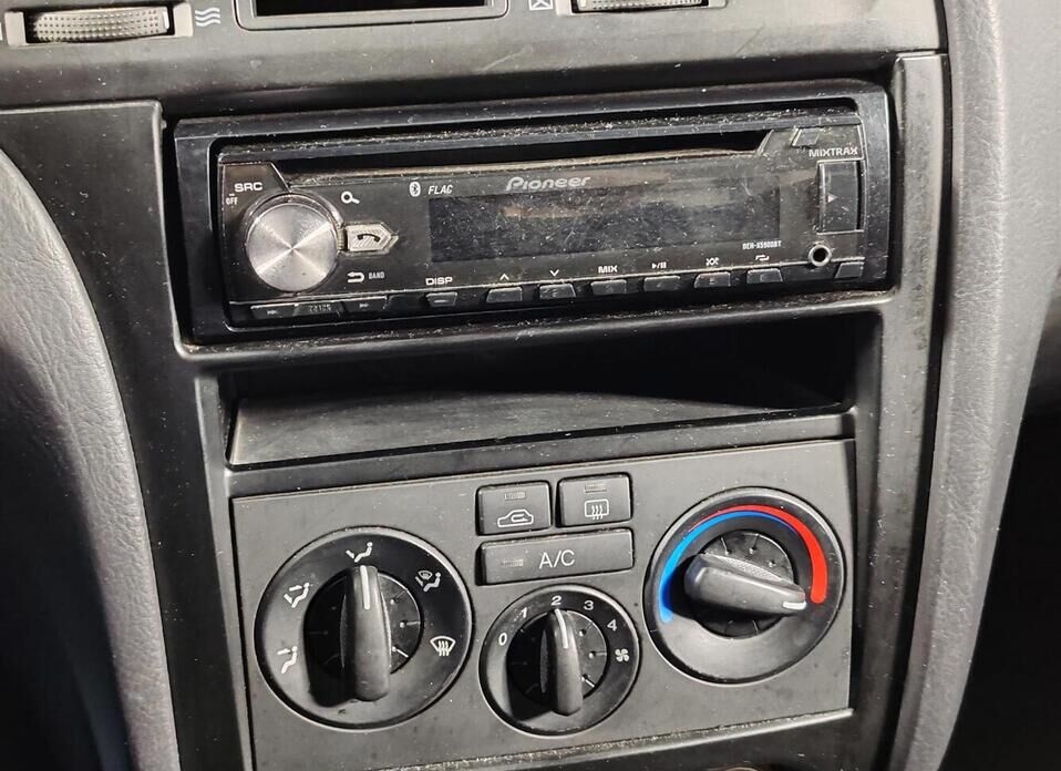 Hyundai Elantra, III (XD2) Рестайлинг 1.6 MT (105 л.с.)