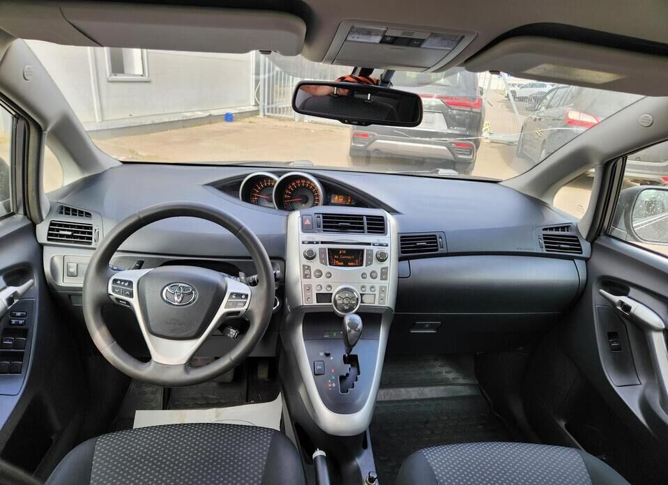 Toyota Verso 1.8 CVT (147 л.с.)