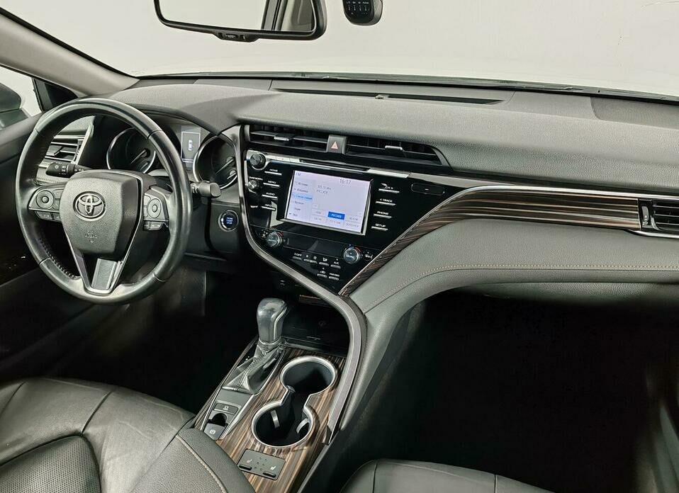 Toyota Camry 2.5 AT (181 л.с.)