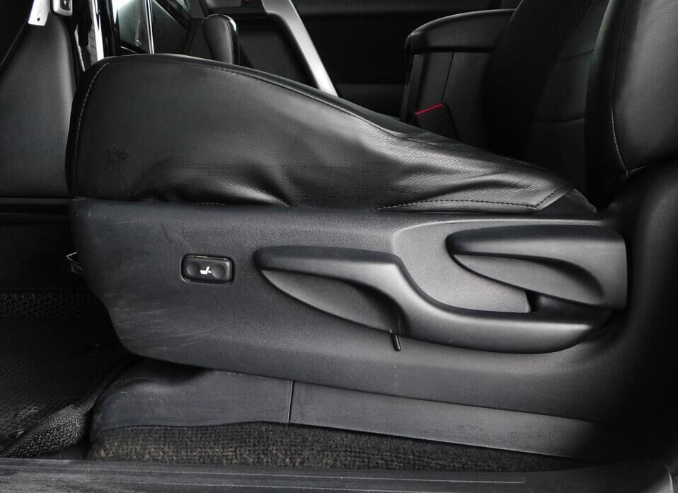 Toyota Land Cruiser Prado, 150 Series Рестайлинг 1 2.7 AT (163 л.с.) 4WD