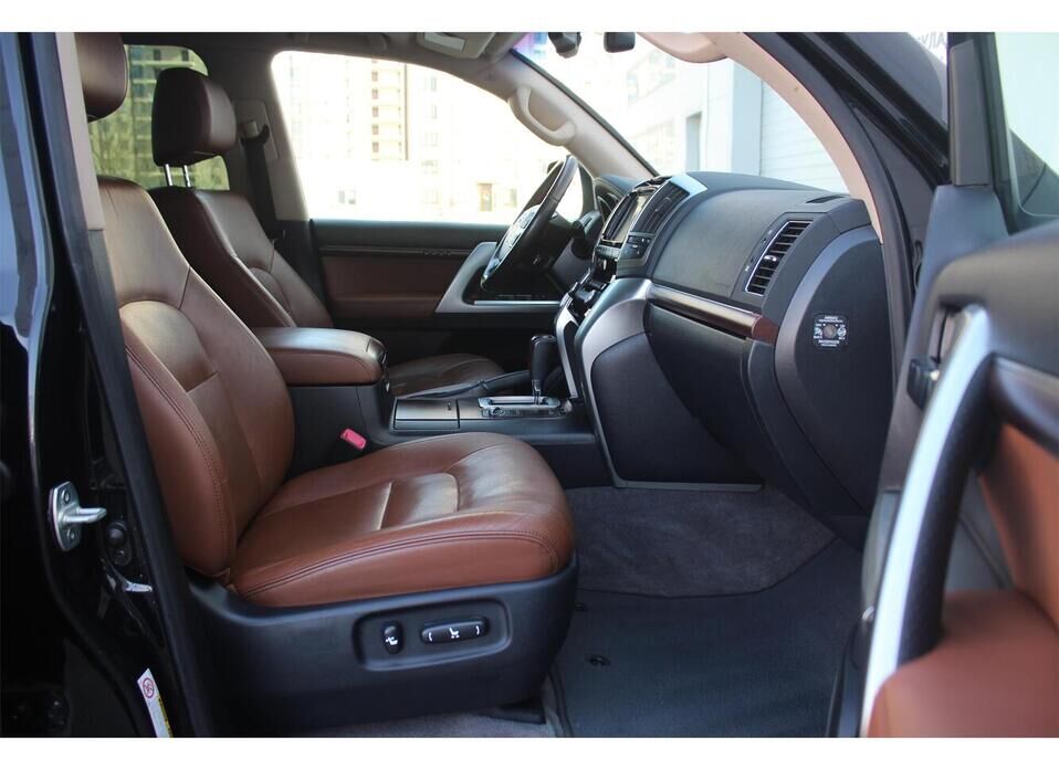 Toyota Land Cruiser, 200 Series Рестайлинг 1 4.5d AT (235 л.с.) 4WD