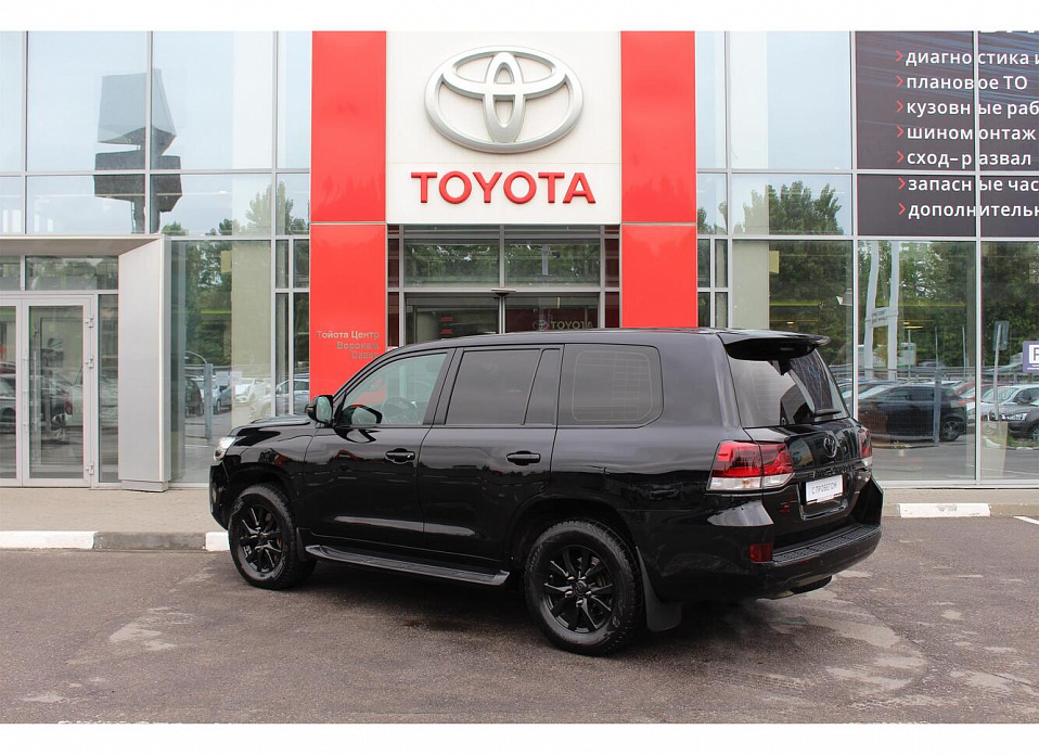 Toyota Land Cruiser, 200 Series Рестайлинг 2 4.5d AT (249 л.с.) 4WD