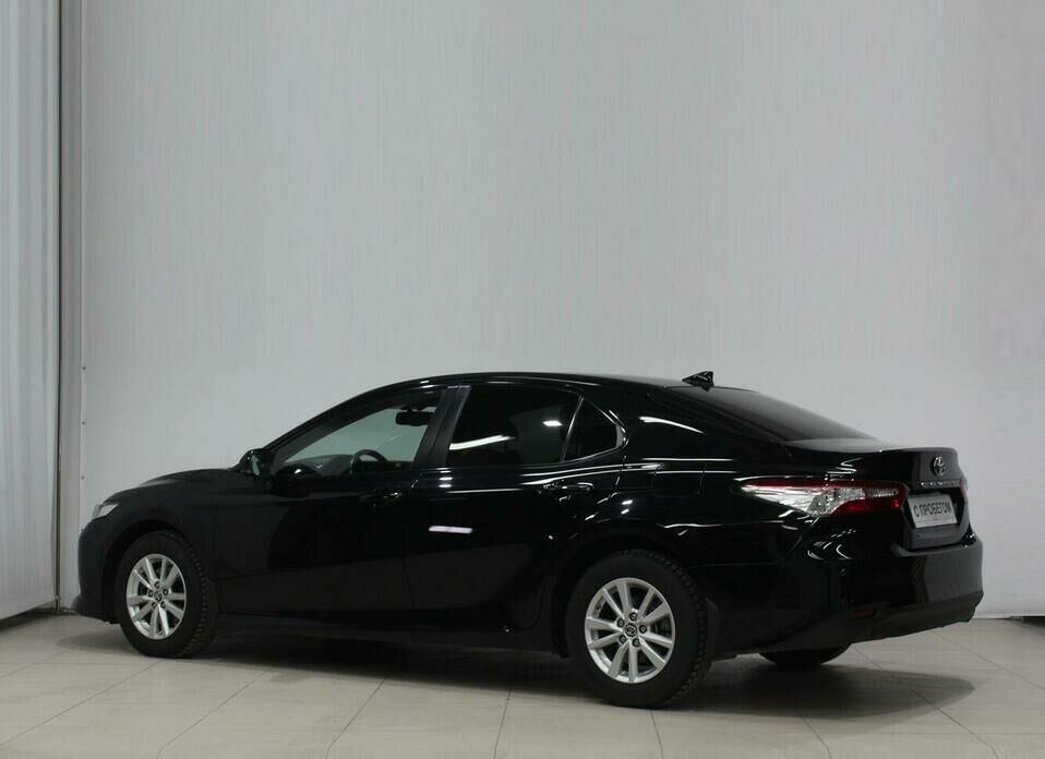 Toyota Camry 2.5 AT (181 л.с.)