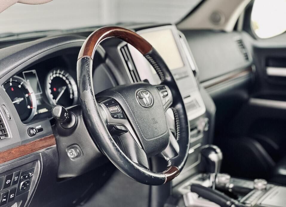 Toyota Land Cruiser, 200 Series Рестайлинг 2 4.5d AT (249 л.с.) 4WD
