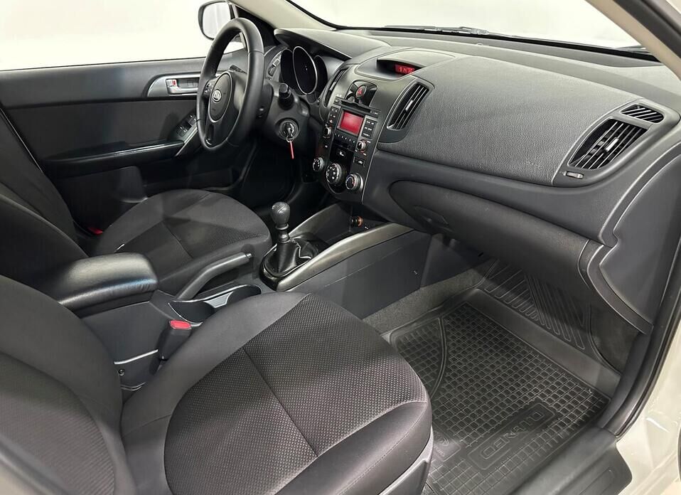 Kia Cerato, II 5-speed 1.6 MT (126 л.с.)