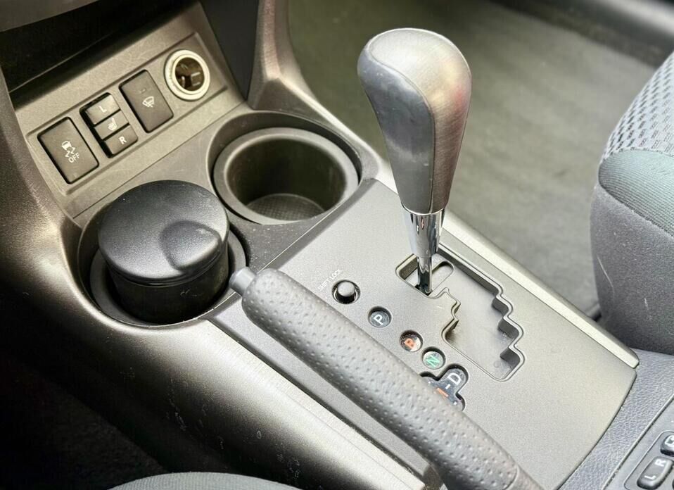 Toyota RAV4, III (XA30) Рестайлинг 2.0 CVT (158 л.с.) 4WD