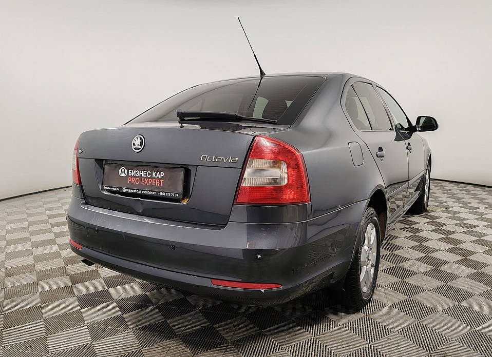 Skoda Octavia, II (A5) Рестайлинг 1.6 MT (102 л.с.)