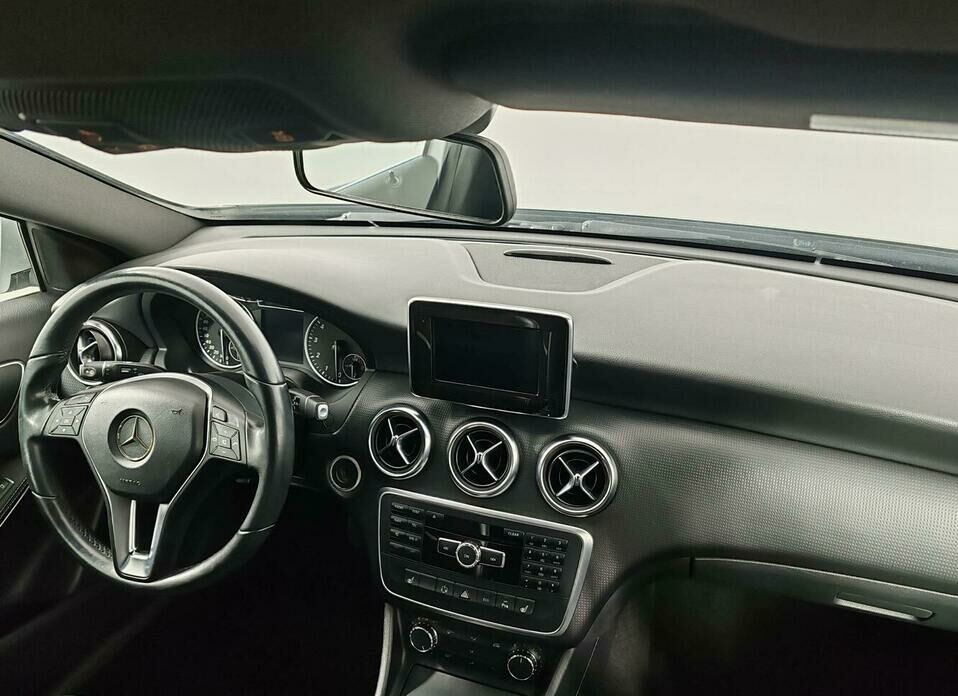 Mercedes-Benz A-Класс 180 1.6 AMT (122 л.с.)