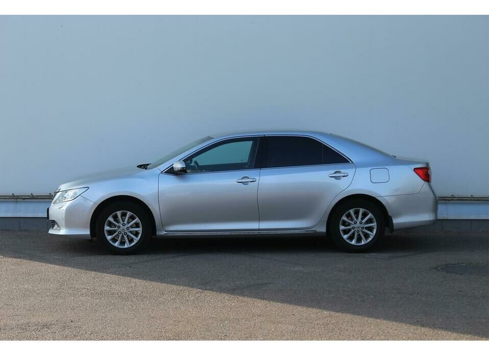 Toyota Camry 2.5 AT (181 л.с.)