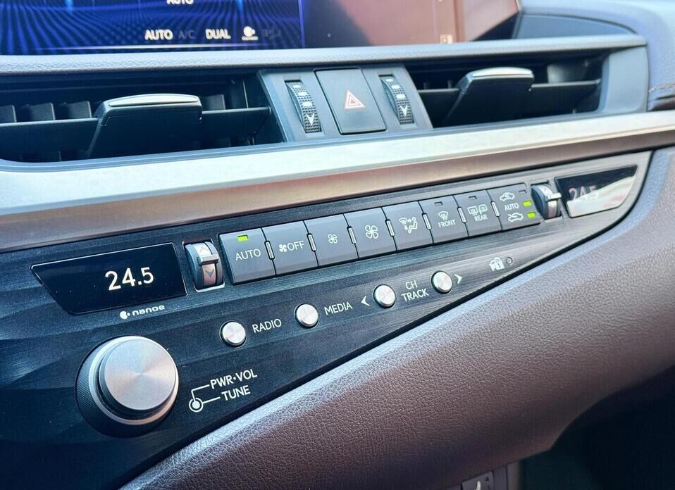 Lexus ES, VII 250 2.5 AT (200 л.с.)