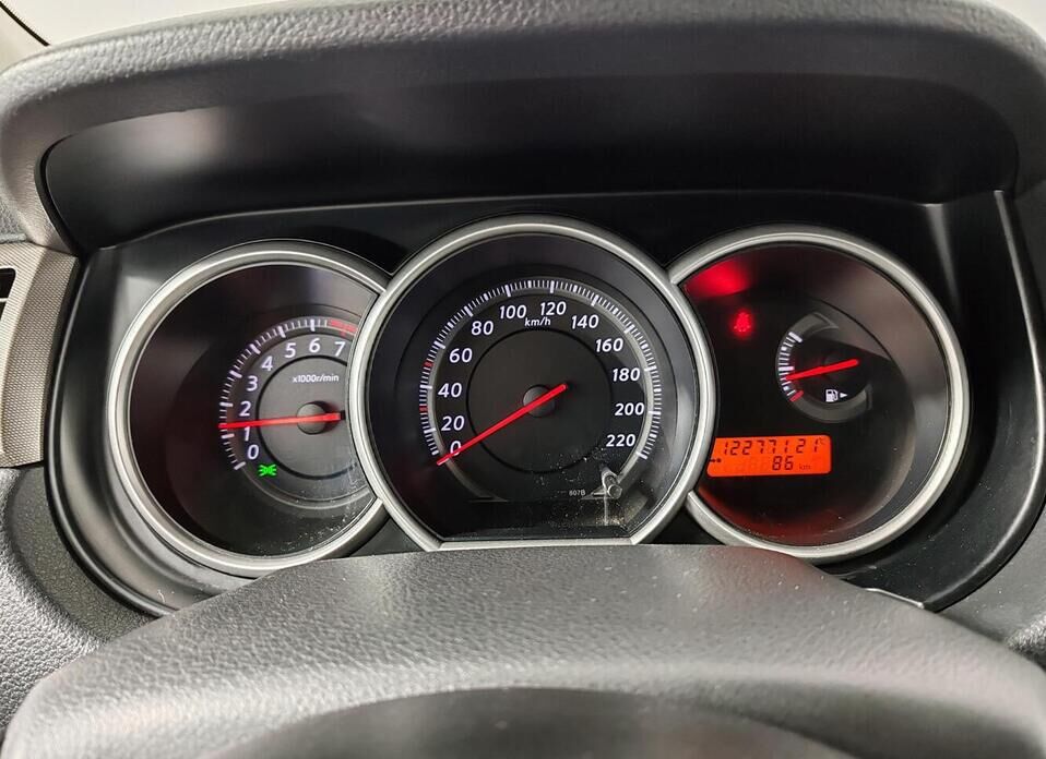 Nissan Tiida 1.6 AT (110 л.с.)