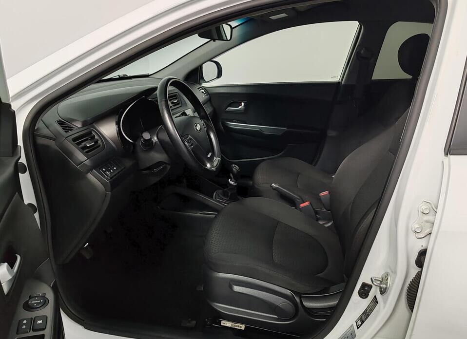 Kia Rio, III Рестайлинг 1.6 MT (123 л.с.)