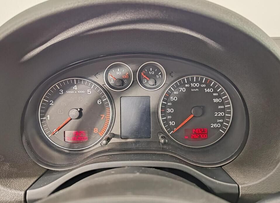 Audi A3, II (8P) Рестайлинг 1 1.6 AT (102 л.с.)