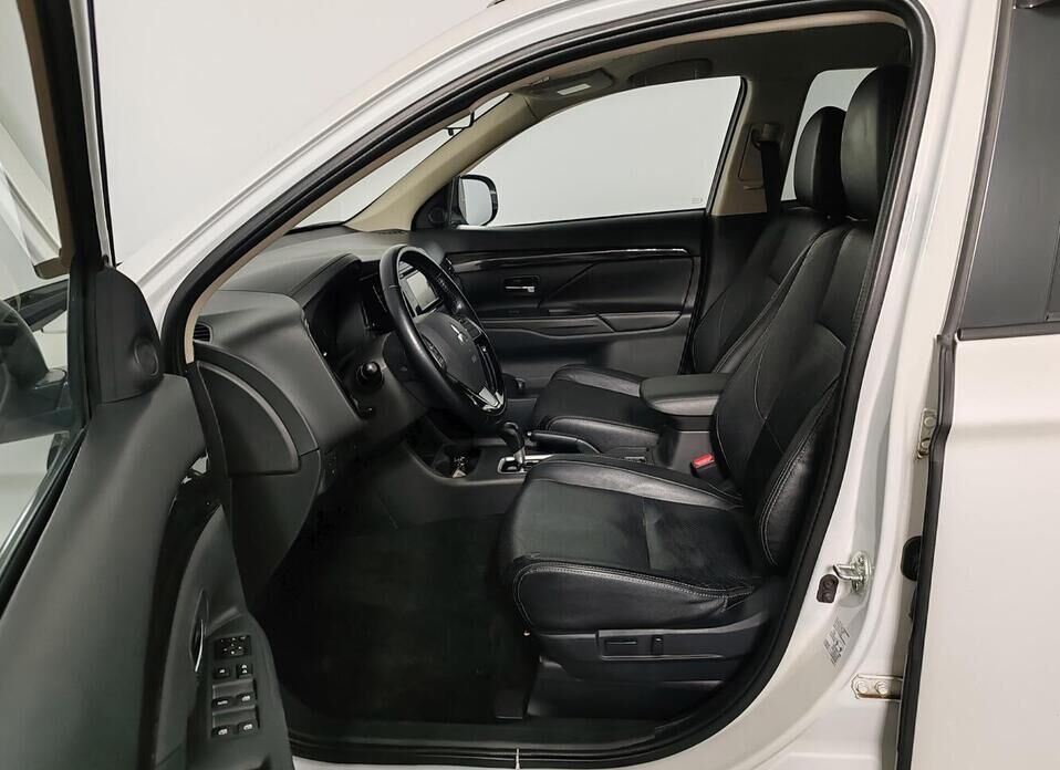 Mitsubishi Outlander, III Рестайлинг 2 2.0 CVT (146 л.с.) 4WD