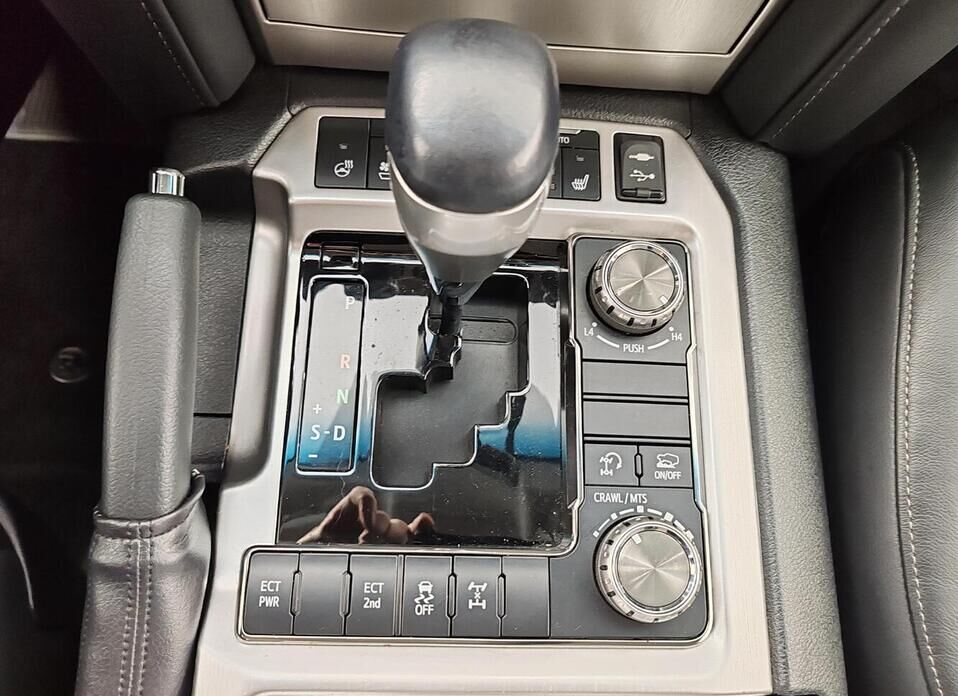 Toyota Land Cruiser, 200 Series Рестайлинг 2 4.5d AT (249 л.с.) 4WD