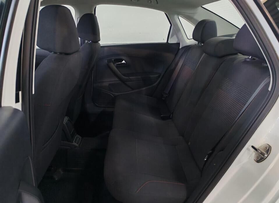 Volkswagen Polo, V Рестайлинг 1.6 AT (110 л.с.)