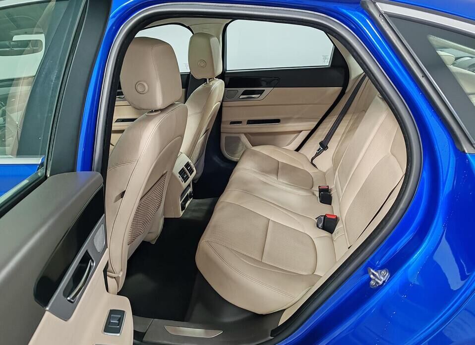 Jaguar XF, II 2.0 AT (200 л.с.)