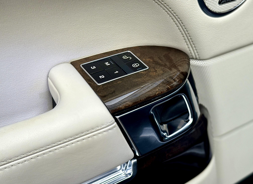 Land Rover Range Rover, IV 4.4d AT (339 л.с.) 4WD