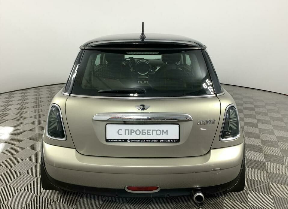 MINI Hatch Cooper 1.6 AT (120 л.с.)