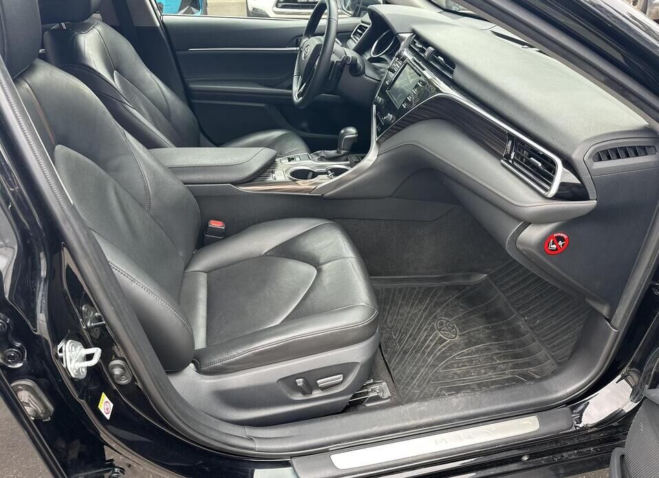 Toyota Camry 2.5 AT (181 л.с.)