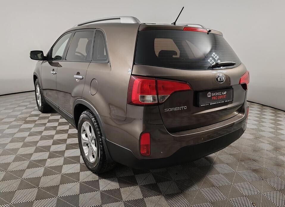 Kia Sorento, II Рестайлинг 2.4 AT (175 л.с.)