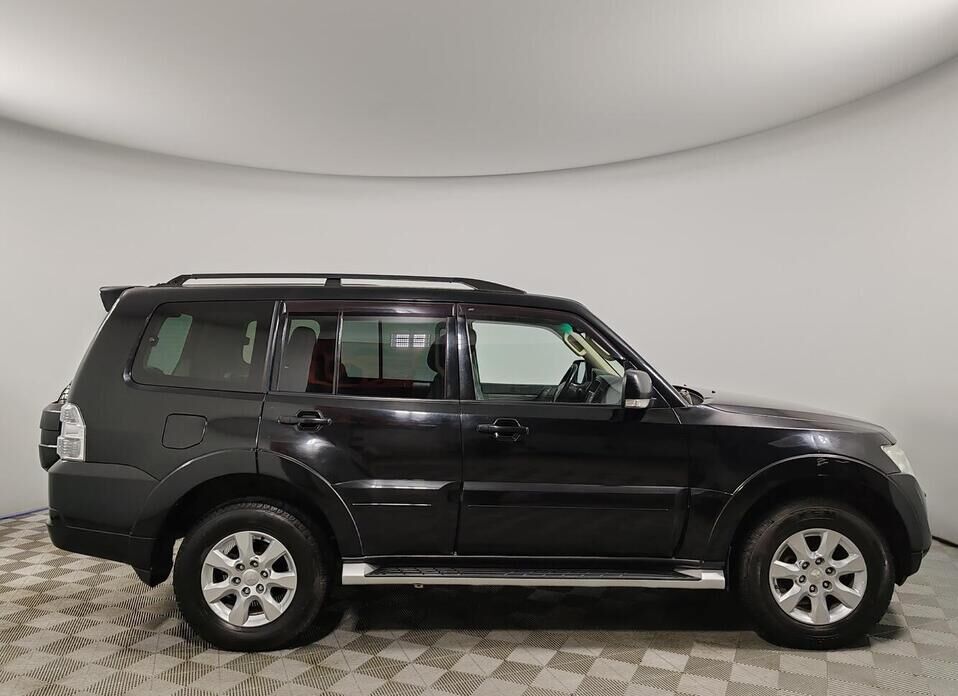 Mitsubishi Pajero, IV Рестайлинг 2 3.0 AT (178 л.с.) 4WD