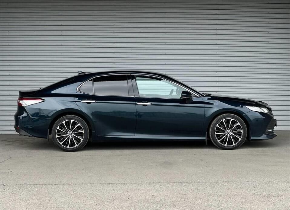 Toyota Camry 2.5 AT (181 л.с.)