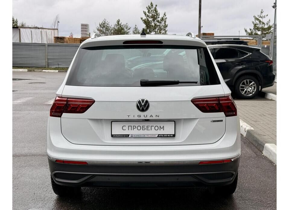 Volkswagen Tiguan, II Рестайлинг 2.0 AMT (180 л.с.) 4WD