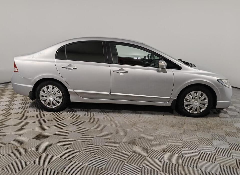 Honda Civic, VIII 1.8 AT (140 л.с.)