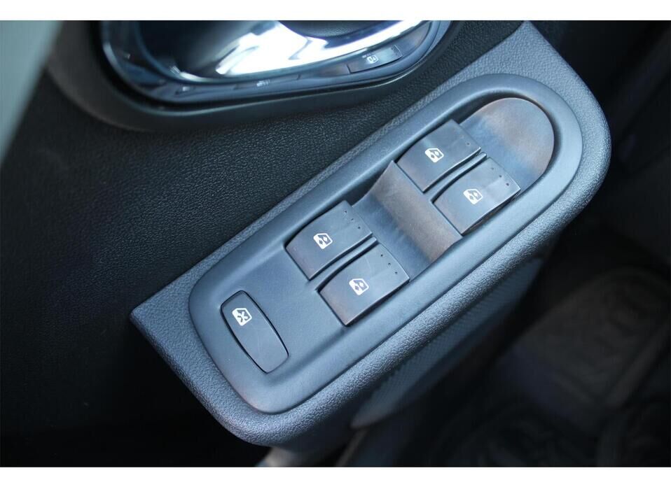 Nissan Terrano 2.0 AT (135 л.с.)