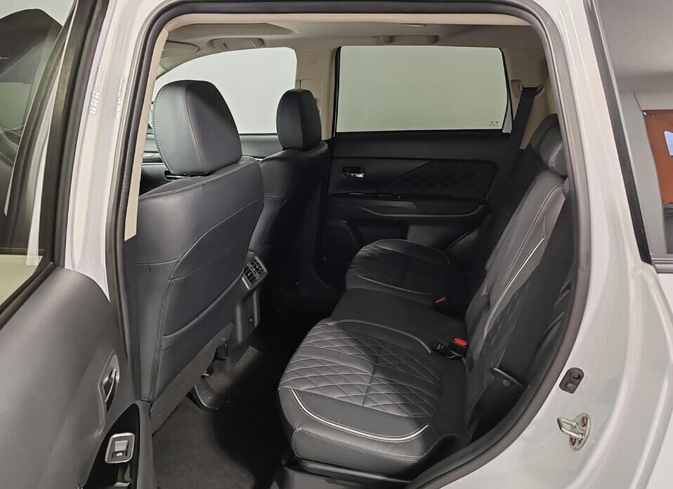 Mitsubishi Outlander, III Рестайлинг 3 2.0 CVT (146 л.с.)