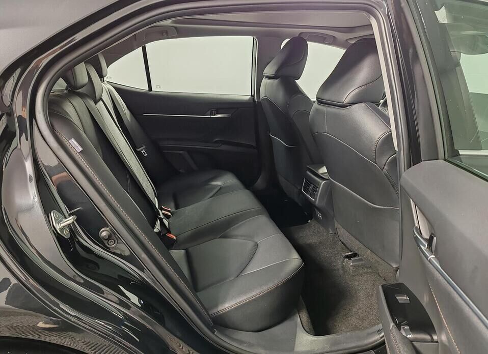 Toyota Camry 2.5 AT (209 л.с.)