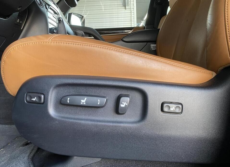 Lexus LX, III Рестайлинг 2 570 5.7 AT (367 л.с.) 4WD