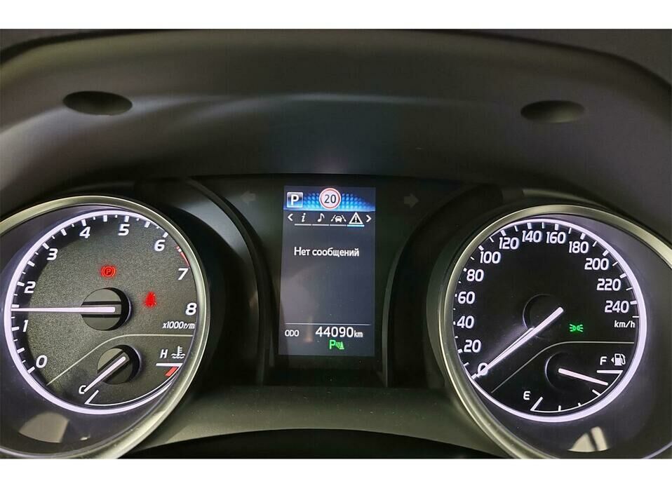 Toyota Camry 2.5 AT (181 л.с.)