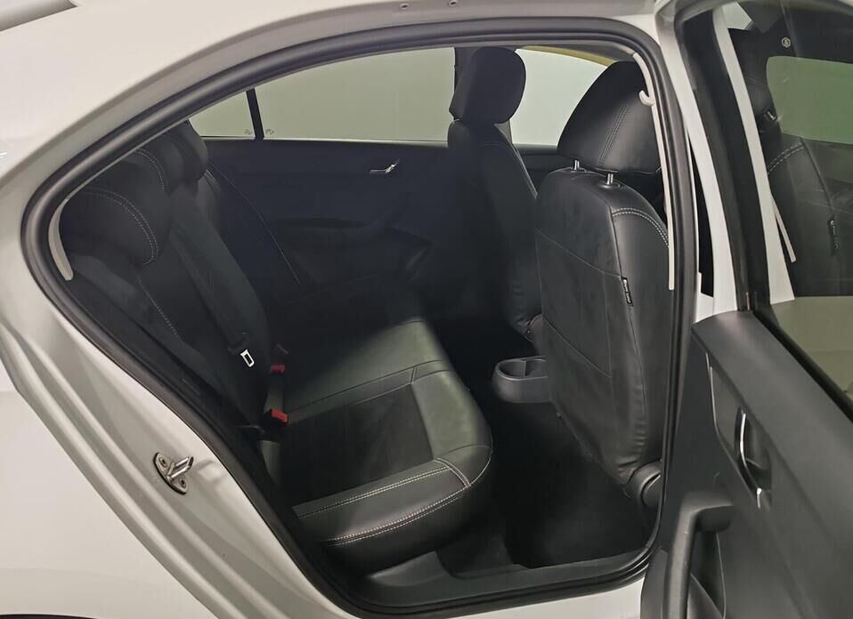 Skoda Rapid, I 1.6 MT (105 л.с.)