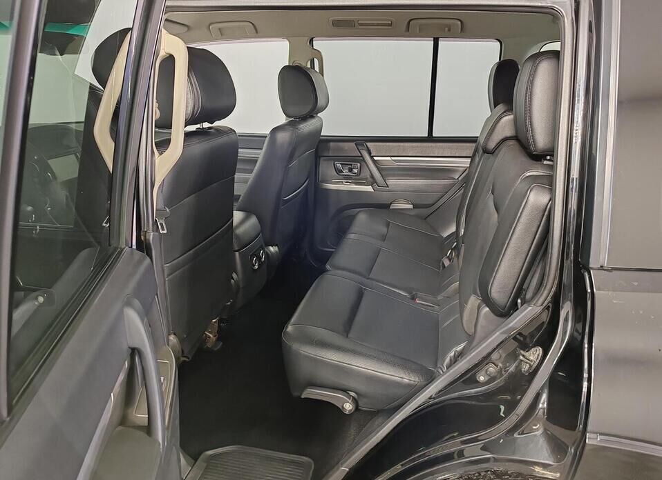 Mitsubishi Pajero, IV Рестайлинг 2 3.0 AT (178 л.с.) 4WD