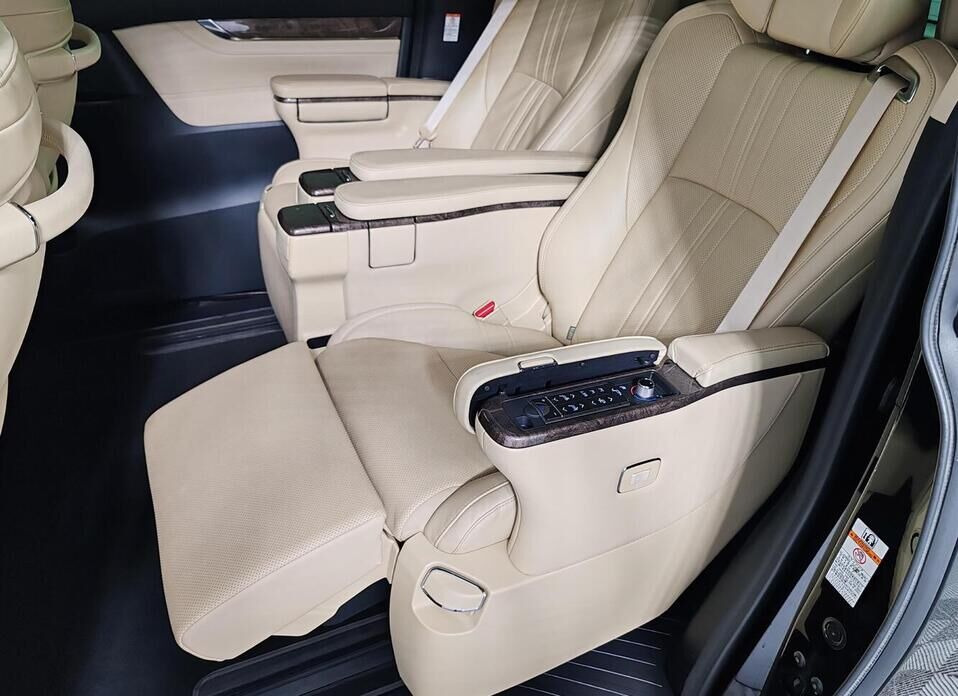 Toyota Alphard, III Рестайлинг 3.5 AT (300 л.с.)