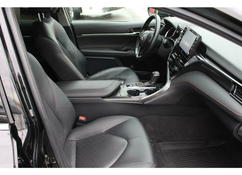 Toyota Camry 2.5 AT (200 л.с.)