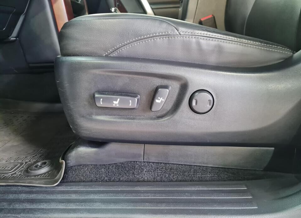 Toyota Land Cruiser Prado, 150 Series Рестайлинг 1 3.0d AT (173 л.с.) 4WD