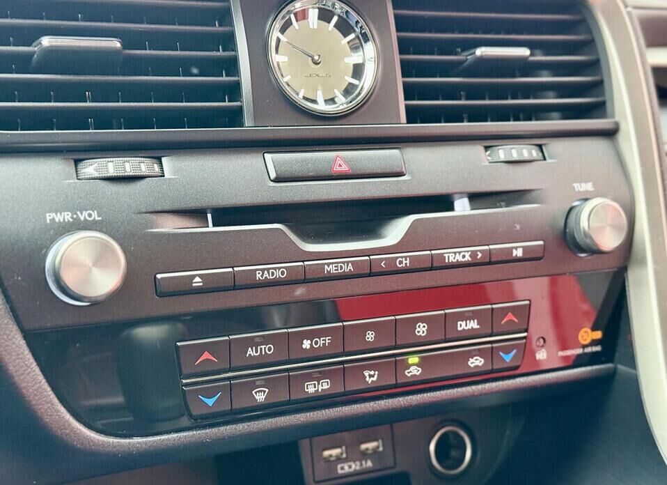 Lexus RX, IV Рестайлинг 300 2.0 AT (238 л.с.) 4WD