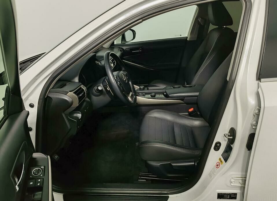 Lexus IS 250 2.5 AT (208 л.с.)