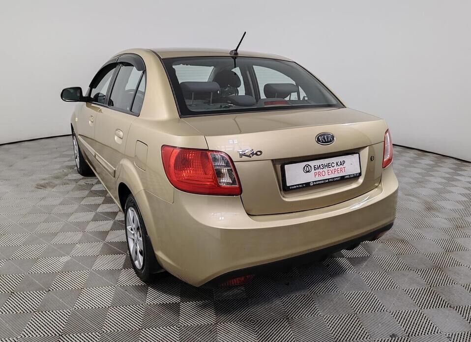 Kia Rio, II Рестайлинг 1.4 AT (95 л.с.)